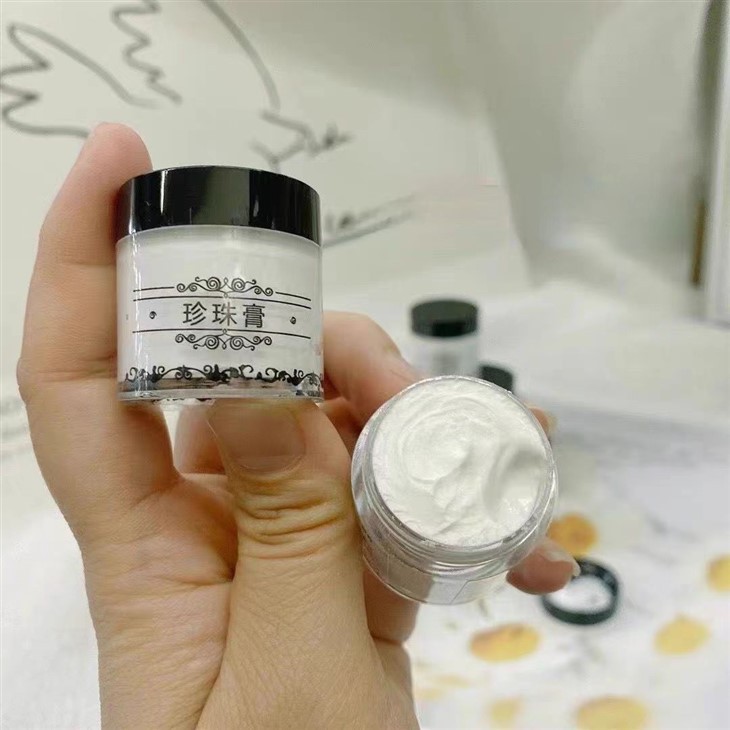 small plastic containers with lids